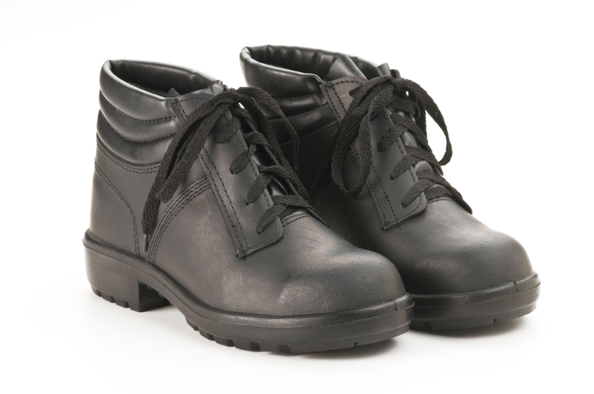 Tips Memilih Sepatu Safety Proyek yang Cocok untuk Berbagai Jenis Pekerjaan